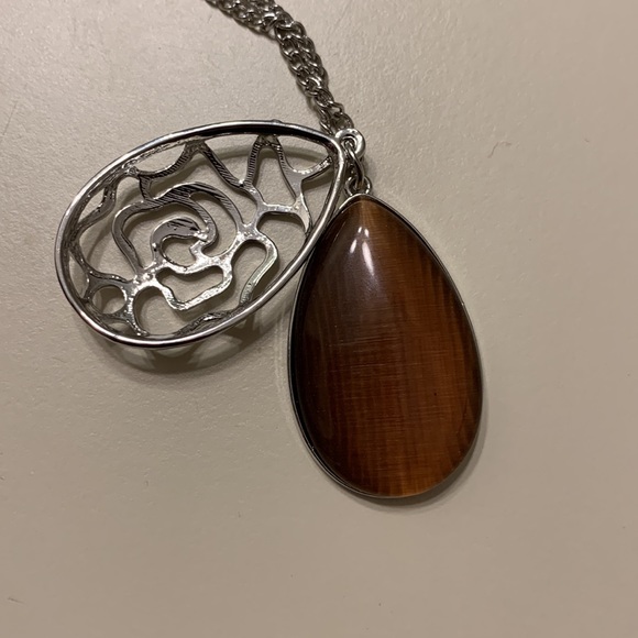 Gleaming Gardens Necklace w/ Earrings - Picture 9 of 9